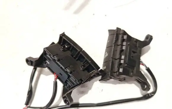 Steering wheel buttons/switches