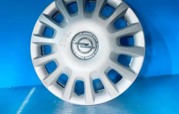 Opel Corsa D R14 wheel hub/cap/trim 13211853 13211854 13211852