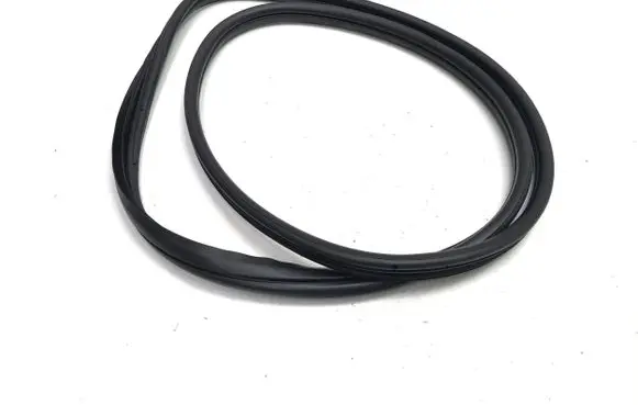 Honda HR-V Rubber seal front door (on door) 