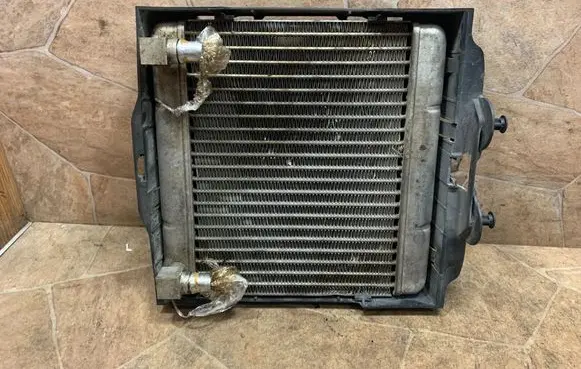BMW 7 F01 F02 F03 F04 Coolant radiator 7572542