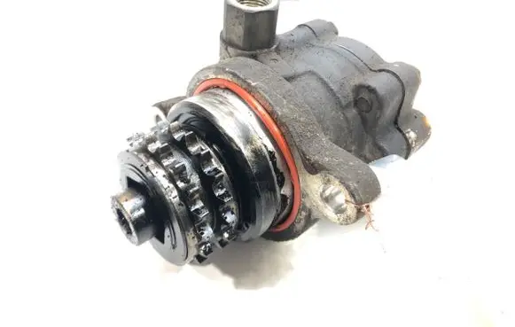 Nissan Almera N16 Power steering pump