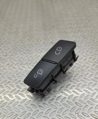 Mercedes-Benz C W204 Central locking switch button A2048706410