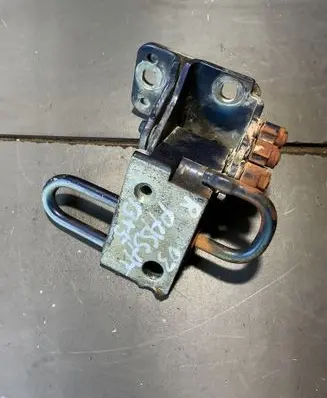 Volkswagen PASSAT B5.5 Front door lower hinge 4B0831412B