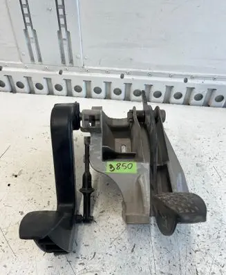 Mercedes-Benz Sprinter W901 W902 W903 W904 Pedal assembly 9012900419