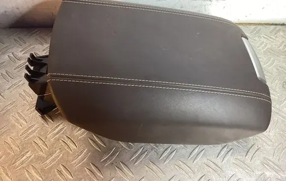 Porsche Cayenne (92A) Armrest 