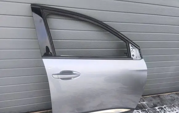 Peugeot 3008 II Front door 9813862180