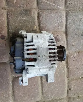 KIA Sorento Generator/alternator 373002G500