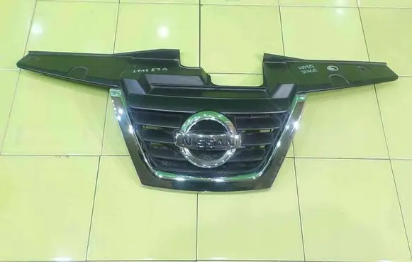 Nissan Juke I F15 Front bumper upper radiator grill 620721KA6A
