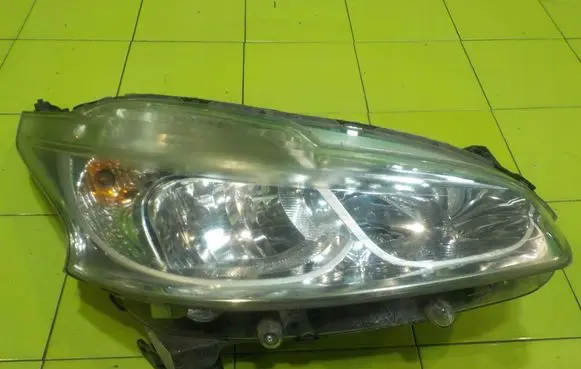 Peugeot 208 I Headlight/headlamp 9802221380