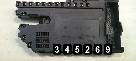 Opel Zafira A Engine control unit/module 09136113