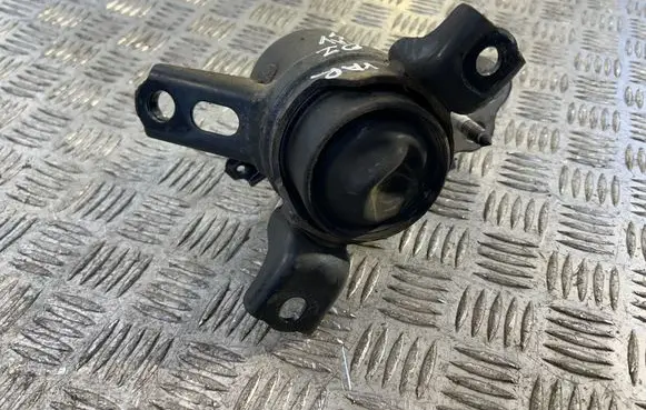 Toyota RAV 4 (XA30) Engine mount bracket
