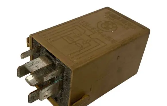 BMW 5 E39 Window wiper relay 8384505 61368384505