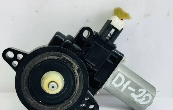 Mazda 3 I Rear door window regulator motor D6515958X