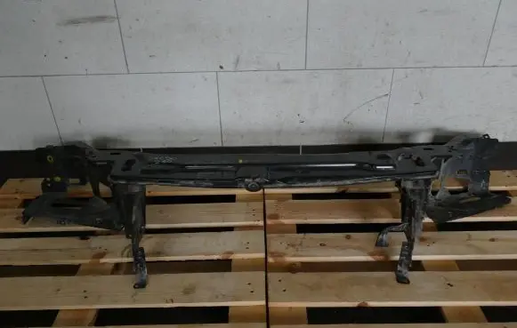 Volvo XC90 Radiator mount bracket