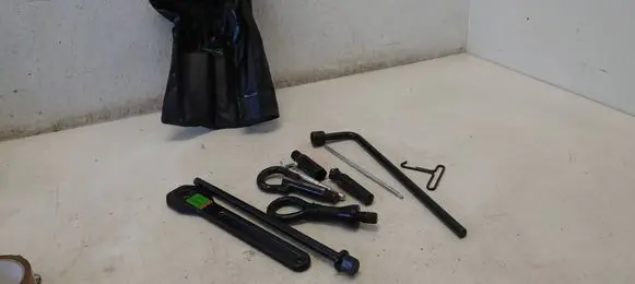 Mercedes-Benz Vito Viano W639 Tool set A4145810049 A6395830045 A6395810101