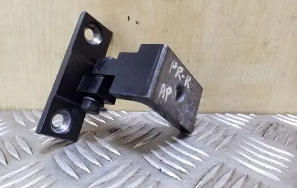 BMW X5 E70 Front door lower hinge 7068078