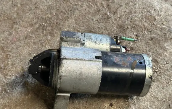Citroen C4 II Starter motor 9801667780