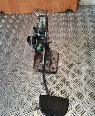 Lexus RX 450H Brake pedal