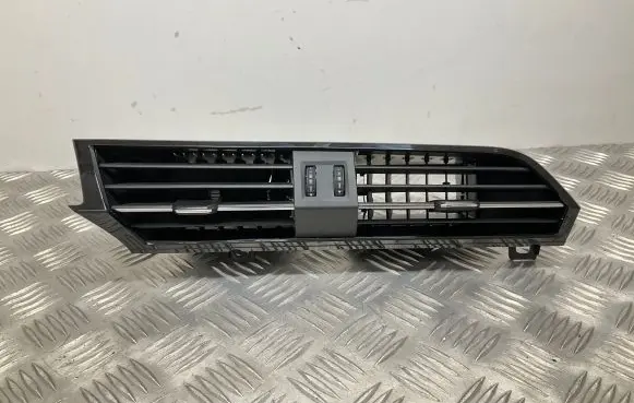 Audi Q3 F3 Dash center air vent grill 83B820903