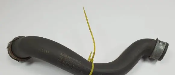 Mercedes-Benz C W204 Engine coolant pipe/hose A2045011582