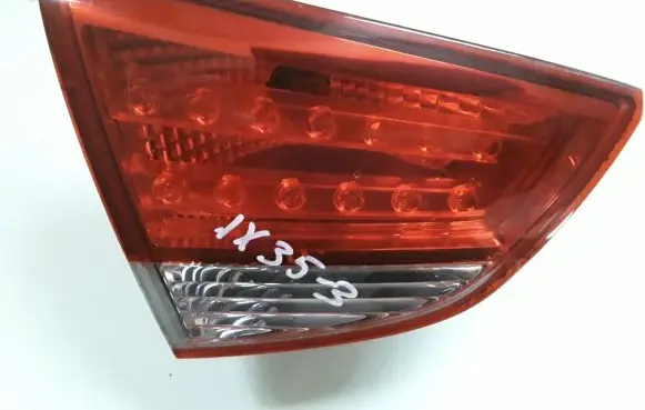 Tailgate rear/tail lights