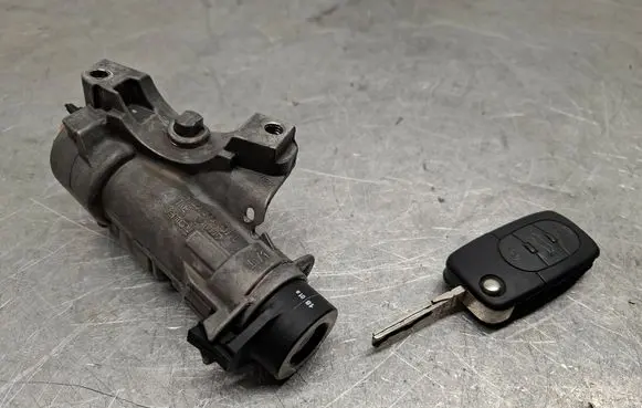Audi A4 S4 B6 8E 8H Ignition key/card 4B0905851C
