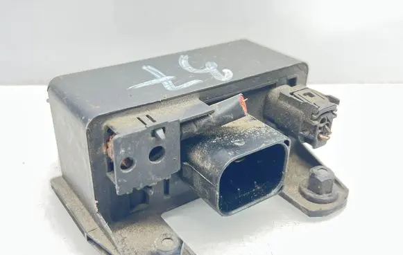Mercedes-Benz E W211 Glow plug pre-heat relay 0255452832