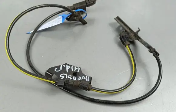 Toyota Avensis T270 ABS brake wheel speed sensor 8954202061