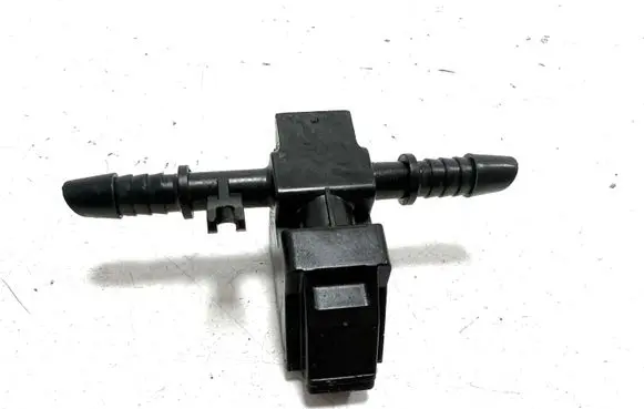 Mercedes-Benz C W204 Windshield washer spray nozzle 