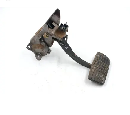 Subaru Legacy Brake pedal 810029A