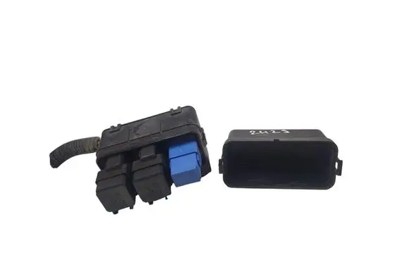 Nissan Qashqai Relay mounting block 