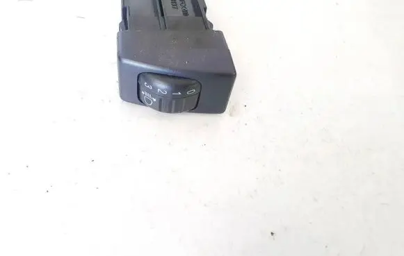 Isuzu D-Max Headlight level height control switch 134137