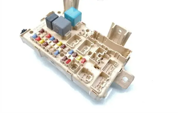 Toyota Avensis T250 Fuse box set 82641-05030