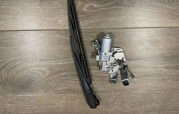 Honda Jazz IV GR Rear window wiper motor 001