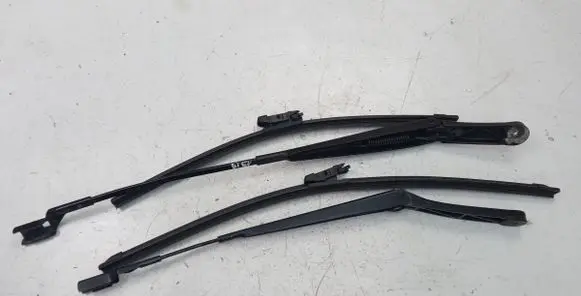 Volkswagen PASSAT B6 Front wiper blade arm 