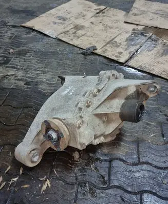Land Rover Discovery 3 - LR3 Rear differential AH224W063BC 97721429436
