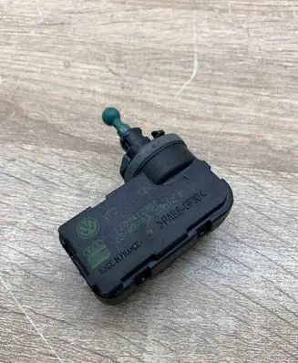 Volkswagen Golf IV Headlight level adjustment motor 1J0941295F