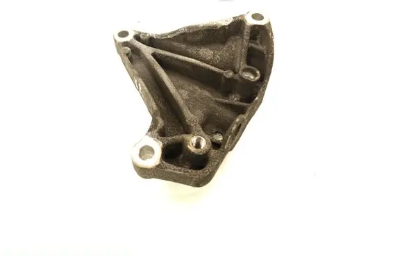 Engine mounting bracket