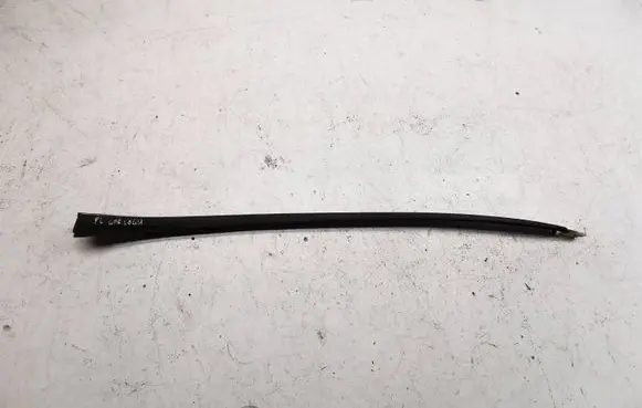Opel Astra J Windshield trim 13280302