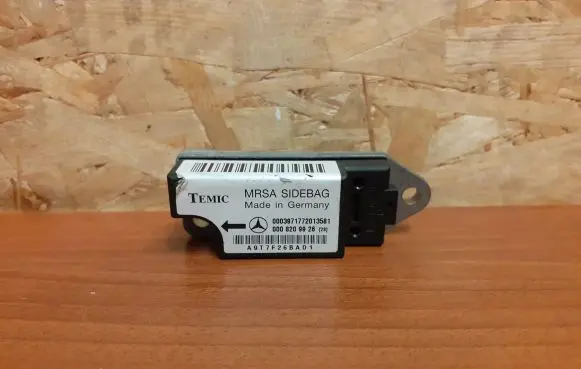 Mercedes-Benz E W210 Airbag deployment crash/impact sensor 0008209926 2690
