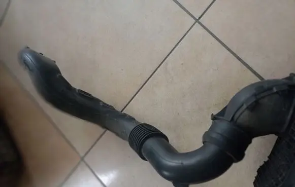 Renault Clio IV Intake resonator 165558896