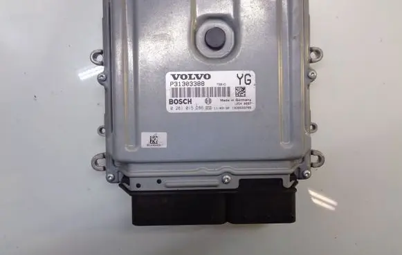 Volvo S60 Engine control unit/module P31303388 0281015286