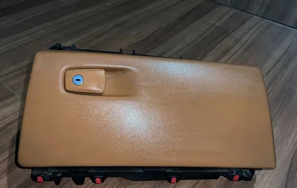 Glove box