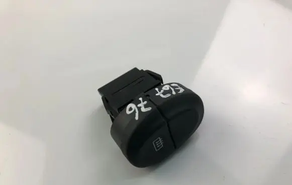 Renault Megane III Windscreen/window heater switch 841243B