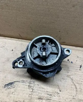 BMW 5 E39 Vacuum pump 2249939