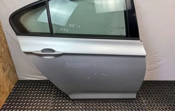 Volkswagen PASSAT B8 Rear door