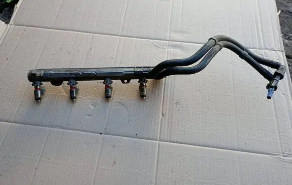 Volkswagen Golf IV Fuel main line pipe 036133319B