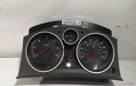 Opel Zafira B Speedometer (instrument cluster) 13267548