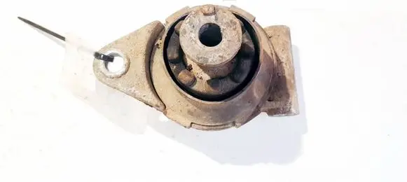 Opel Zafira A Engine mount bracket 