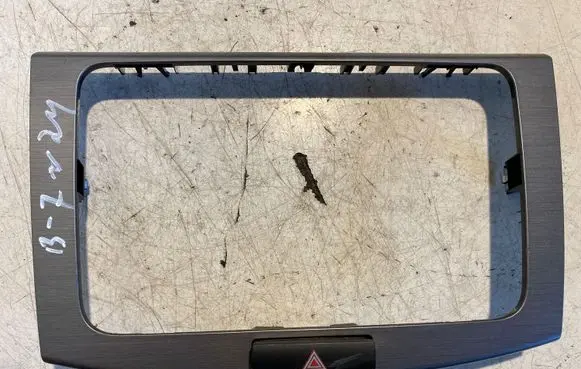 Radio/GPS head unit trim